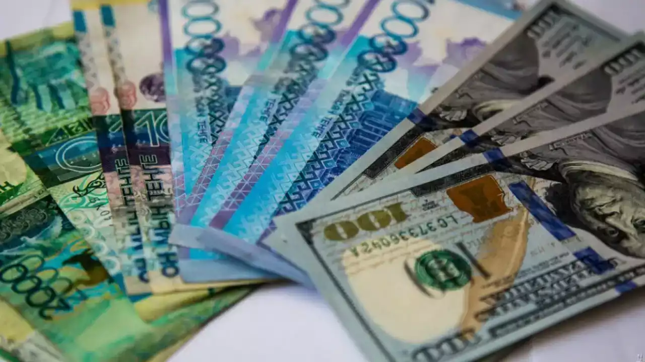 Қазақстанда доллар бағамы 450 теңгеге төмен түсті