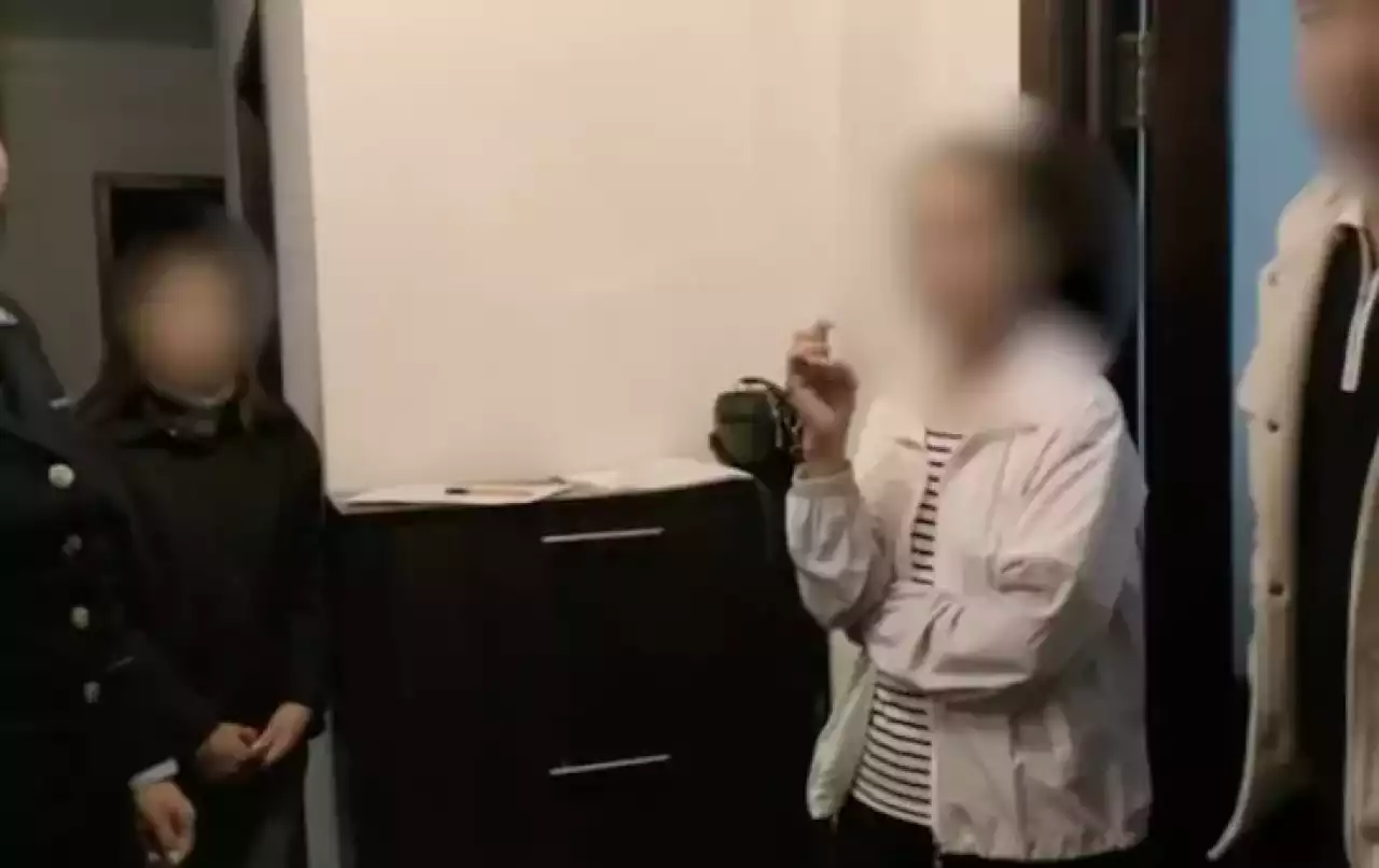Астанада апалы-сіңлілі екі әйелге жұбайларымен бірге притон ұйымдастырды деген айып тағылды