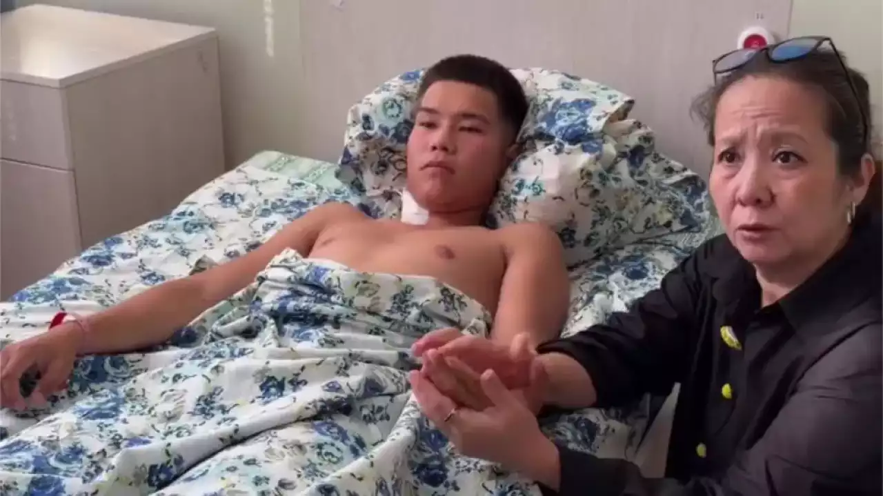 "Өз күшімен жағаға жеткен": Каспийдегі оқиға кезінде сарбаздың қалай аман қалғанын анасы айтып берді