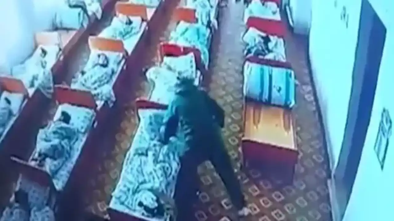 Ақтөбе облысында балабақшада тәрбиеші көмекшісі баланың бетін тырнап тастаған