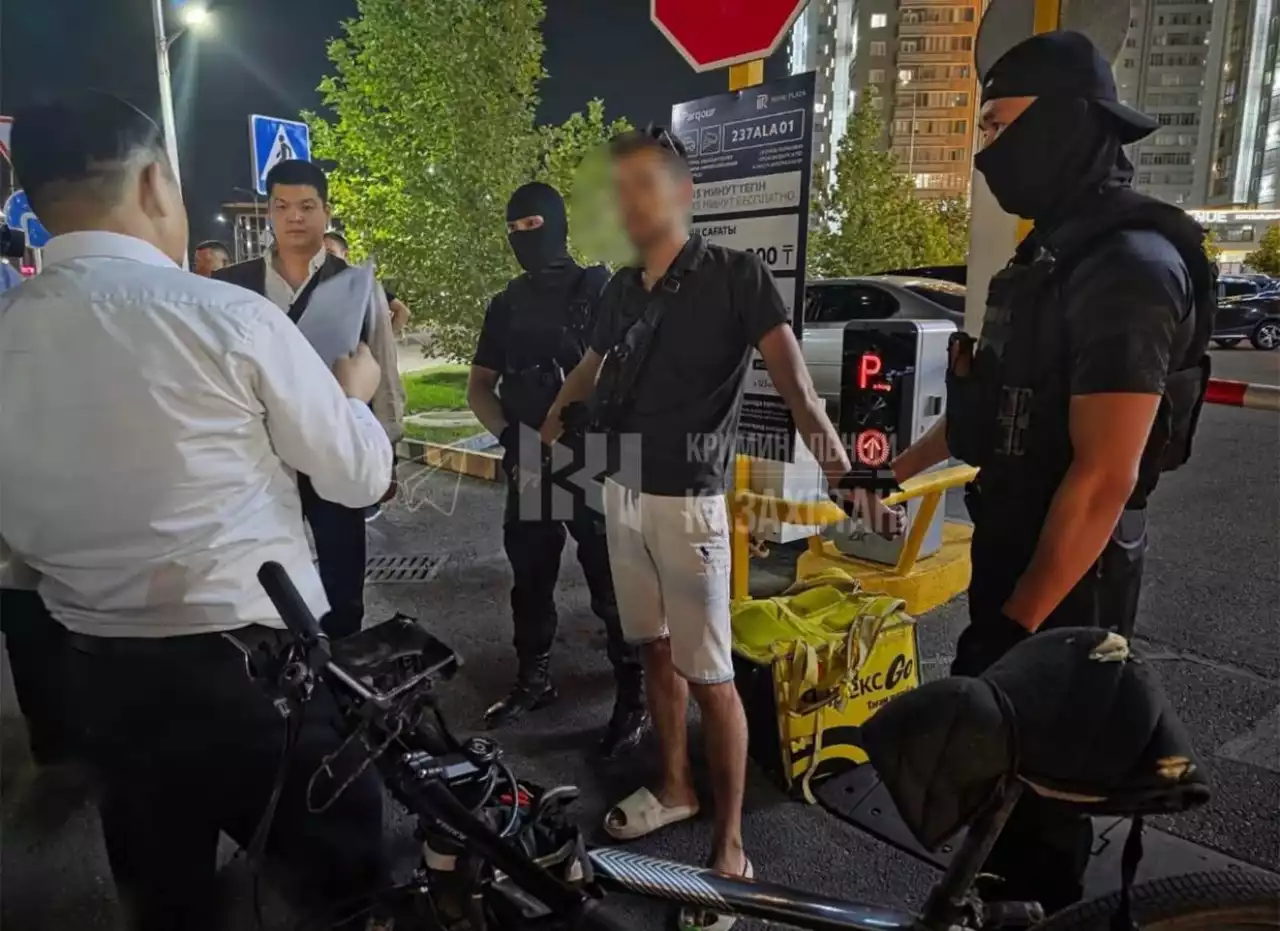 “Өзін 14 жастағы жасөспірім ретінде таныстырған”: Шымкентте ер адам балалардан интимдік суреттер сұраған