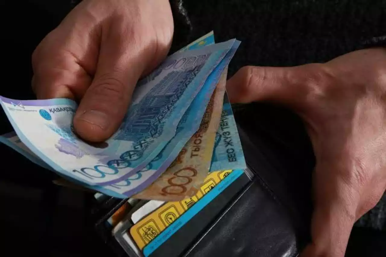 Семейде студенттің шотына 16 миллион теңгеден аса қаражат түскені анықталды