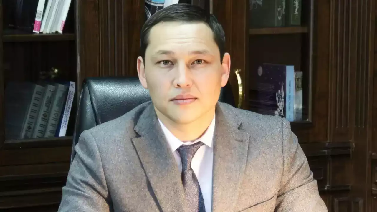 Алаяқтық, фейк тарату және жеке мобилографының өз кінәсін мойындауы – Боқаевтың ісі бойынша сот жалғасуда