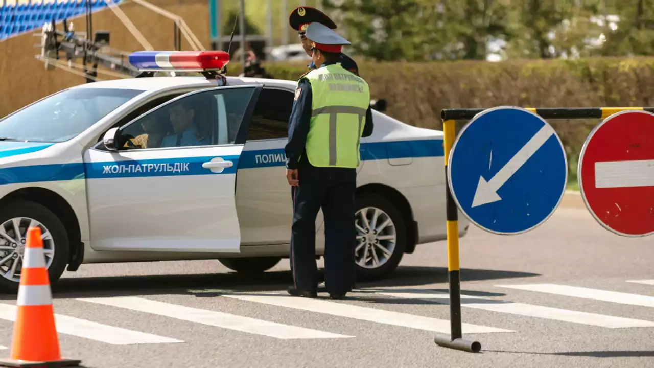 Полициядан қашқан көлік жүргізушісі автобуспен соқтығысып, көз жұмды