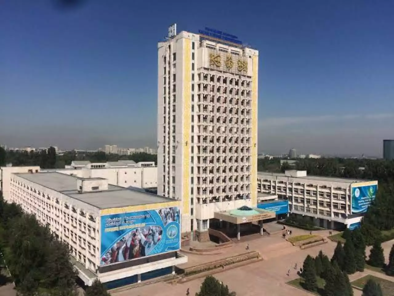 "Сөмке табылған": ҚазҰУ студенттері мен оқытушылары эвакуацияланды